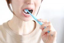 冷たいものが歯にしみる原因と対策について