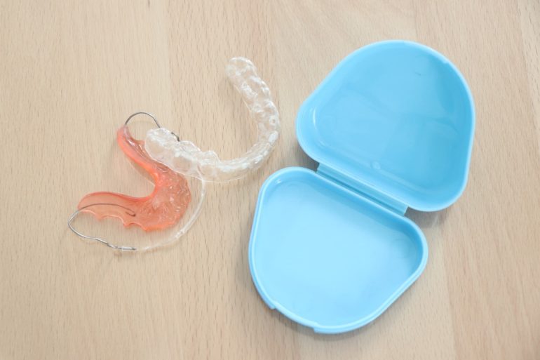 矯正用のマウスピース
